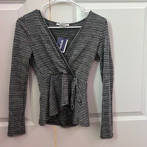 🍁SM Caution To The Wind Checkered Long-Sleeve Top